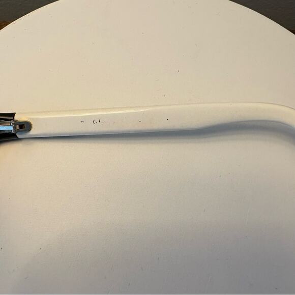 Gucci Rectangular Y2K Glasses in White and Black - Picture 5 of 6